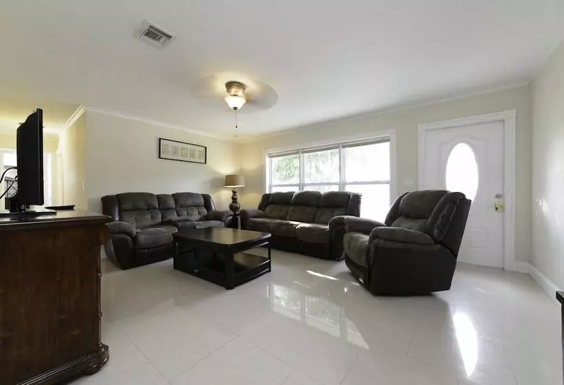 Hotelli Luxury Villa Oasis & Private Pool