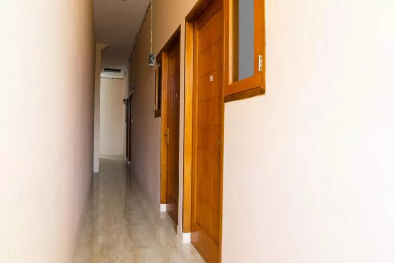 ペンション Reddoorz Near Cipinang Indah Mall