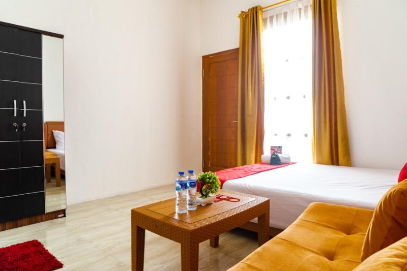 פנסיון Reddoorz Near Cipinang Indah Mall