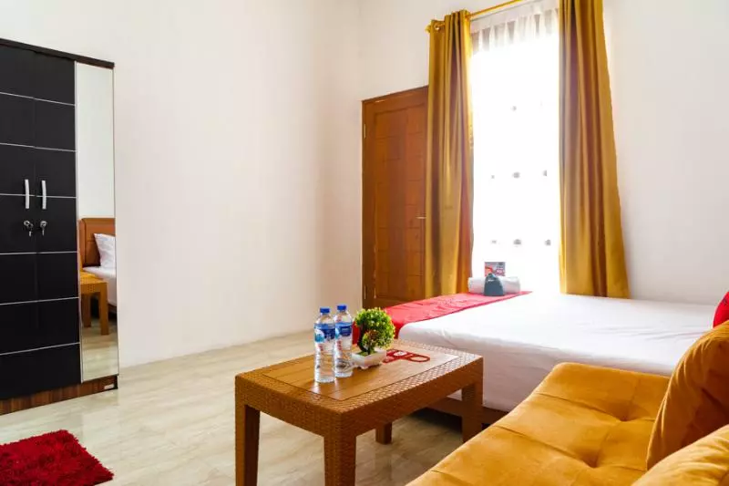 ペンション Reddoorz Near Cipinang Indah Mall