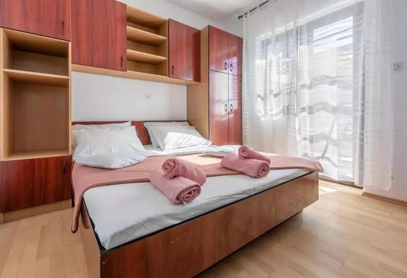 Apartments And Room Ruzica