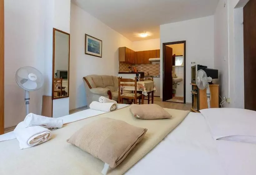 Apartments And Room Ruzica