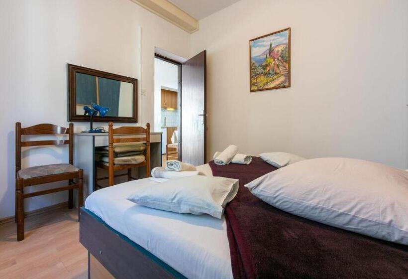 Apartments And Room Ruzica