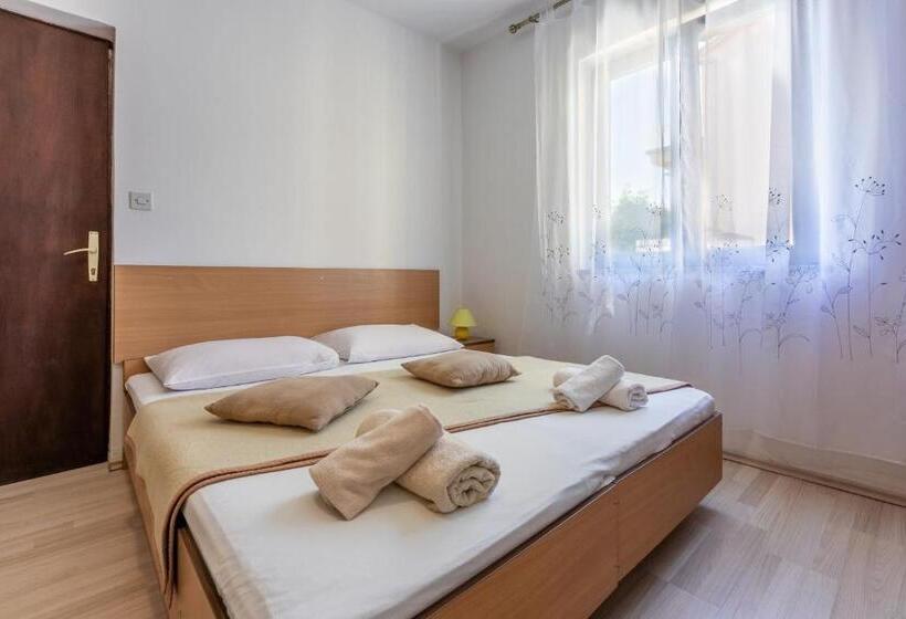 Apartments And Room Ruzica