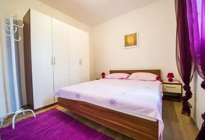 Apartments Villa Flora