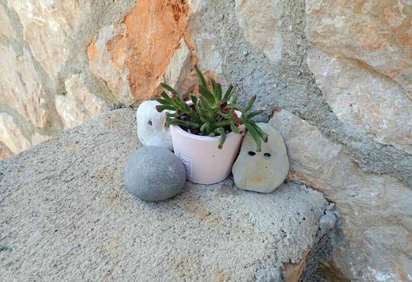 Mareta Apartment In A Stone House