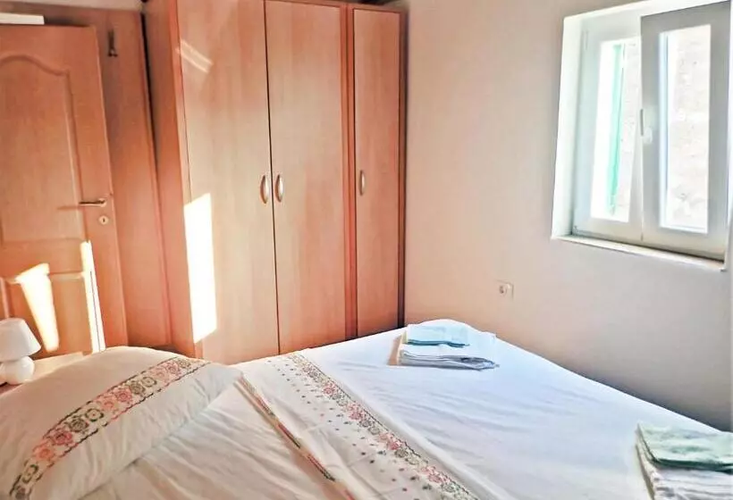 Mareta   Apartment In A Stone House