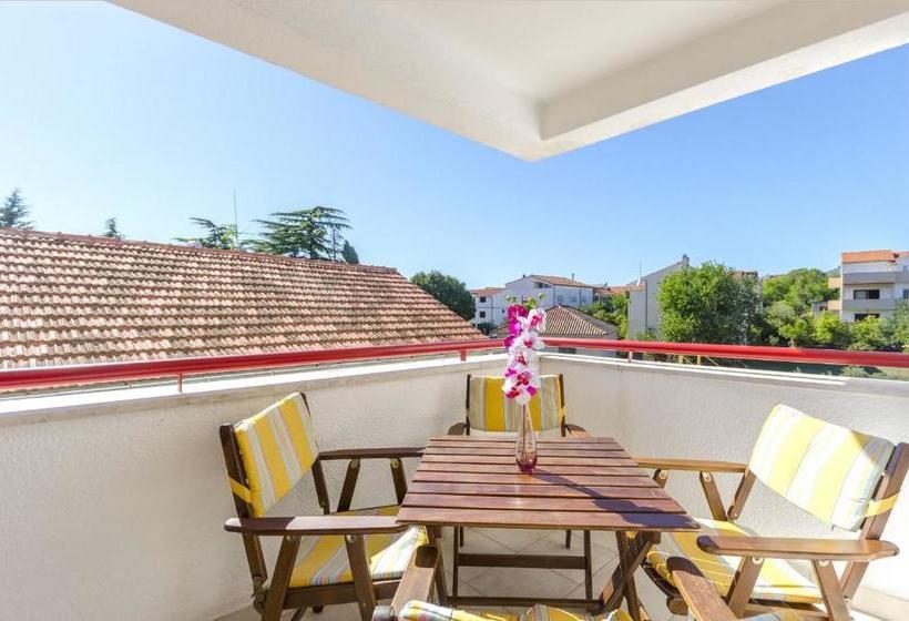 Apartments Little Spring