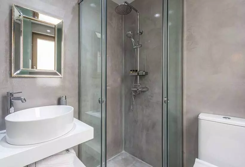 Chandakos 8 Design Apts