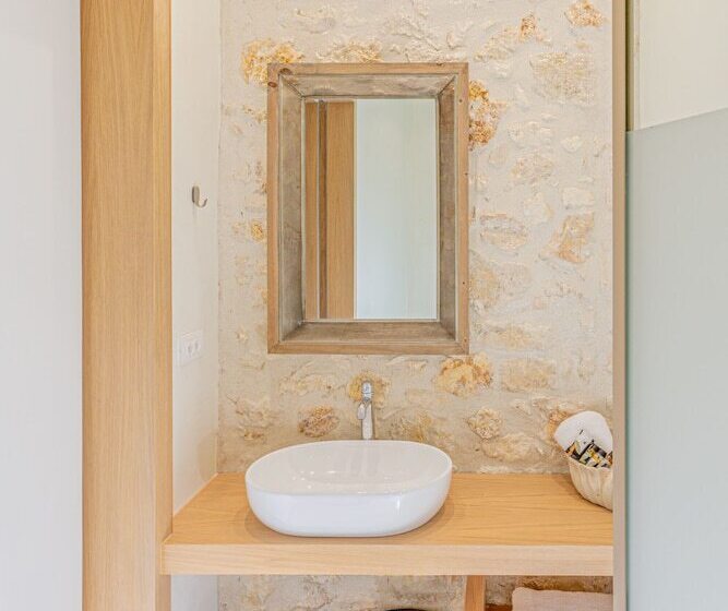 Chandakos 8 Design Apts