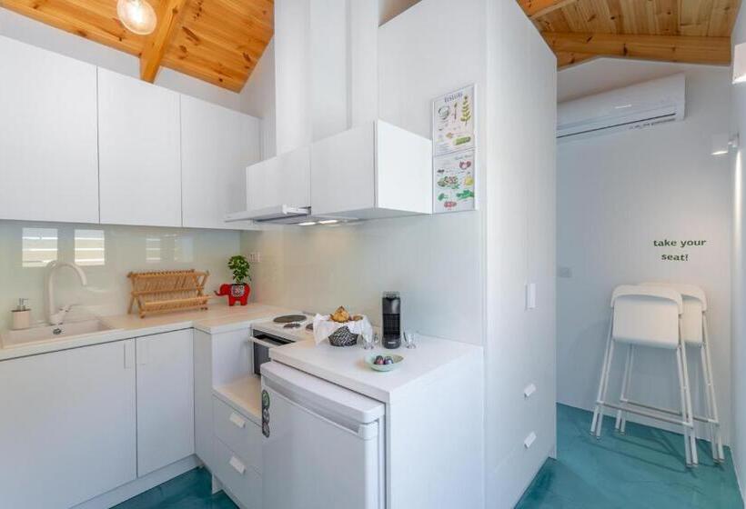 Chandakos 8 Design Apts