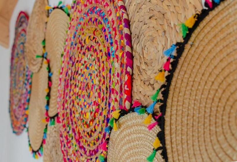 Chandakos 8 Design Apts