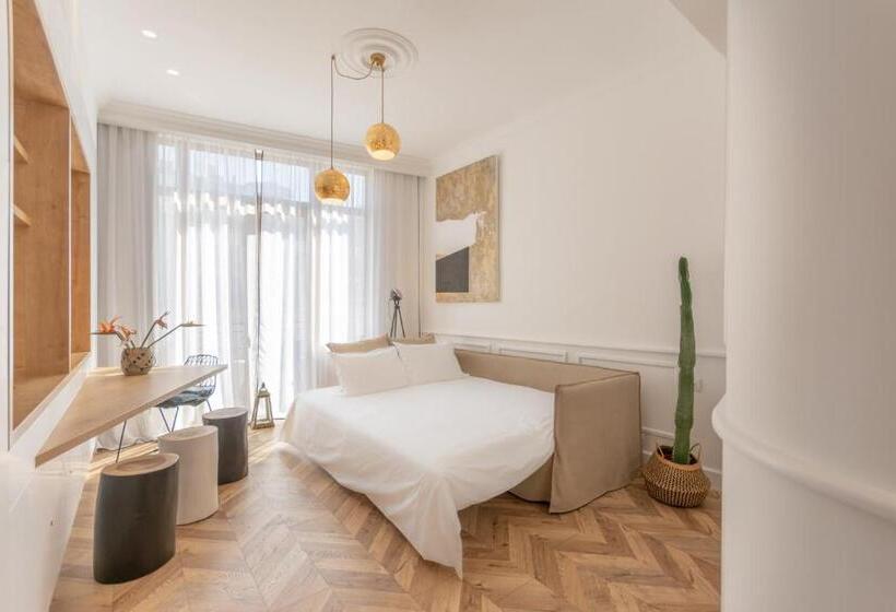 Chandakos 8 Design Apts