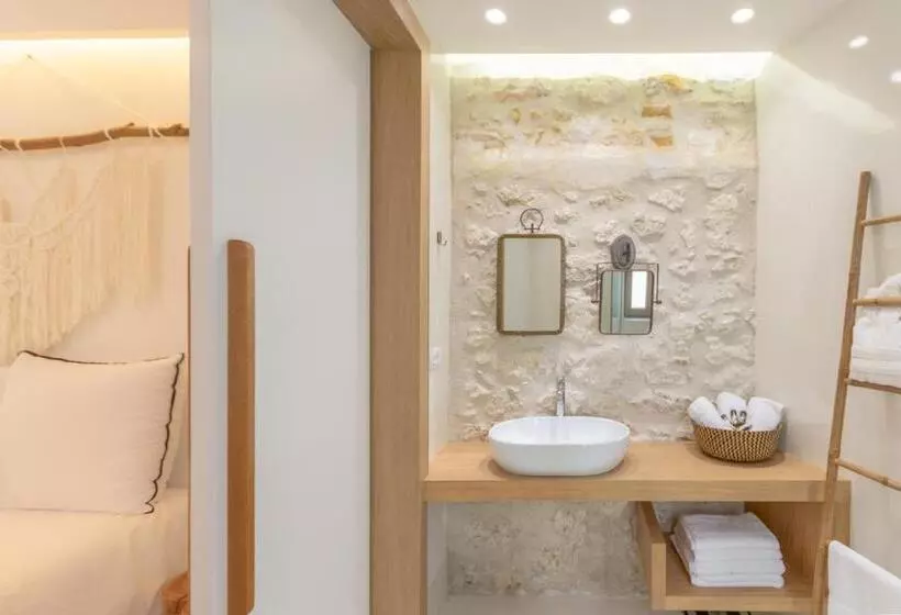 Chandakos 8 Design Apts