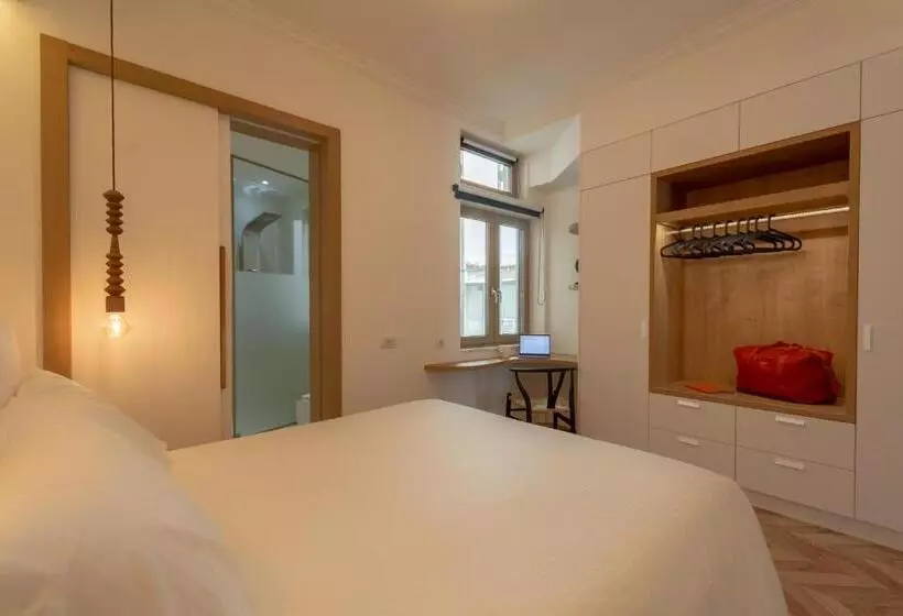 Chandakos 8 Design Apts