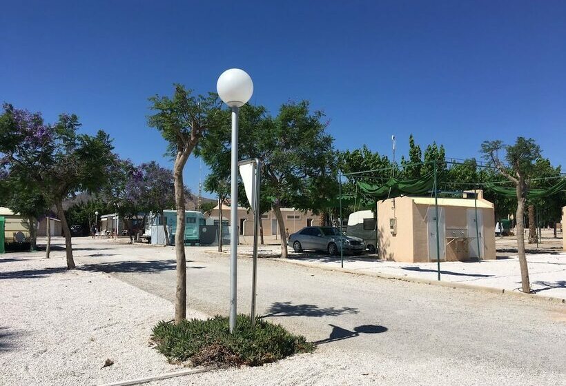 هتل Camping Balneario Los Delfines