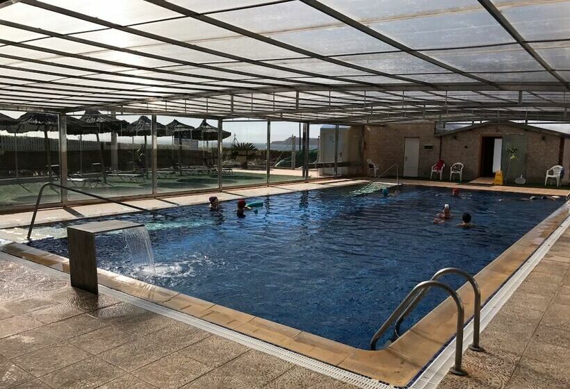 هتل Camping Balneario Los Delfines