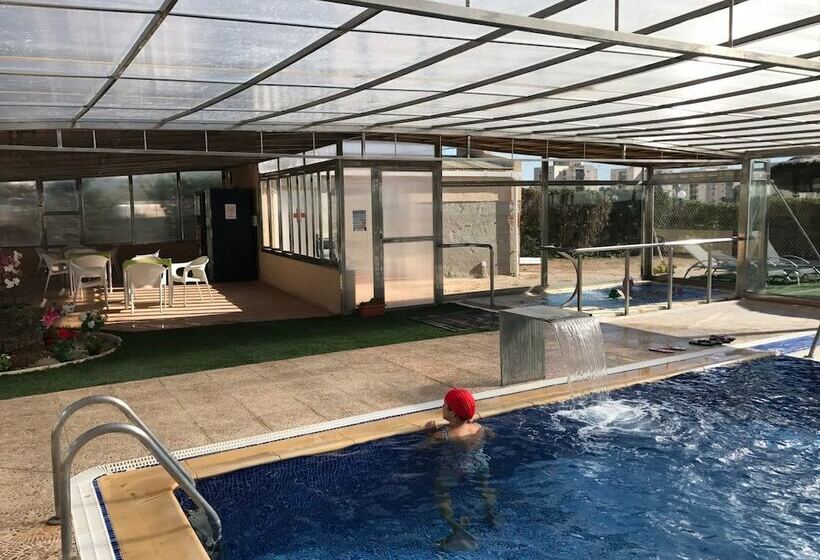 هتل Camping Balneario Los Delfines