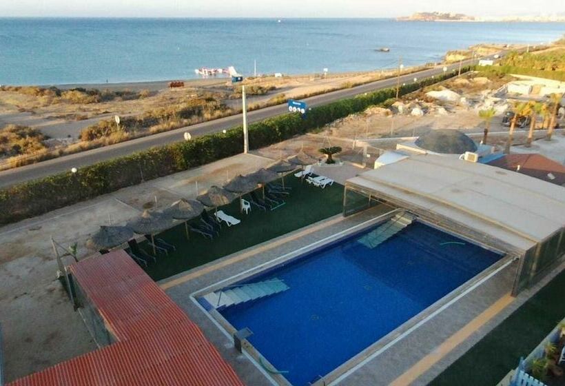 هتل Camping Balneario Los Delfines