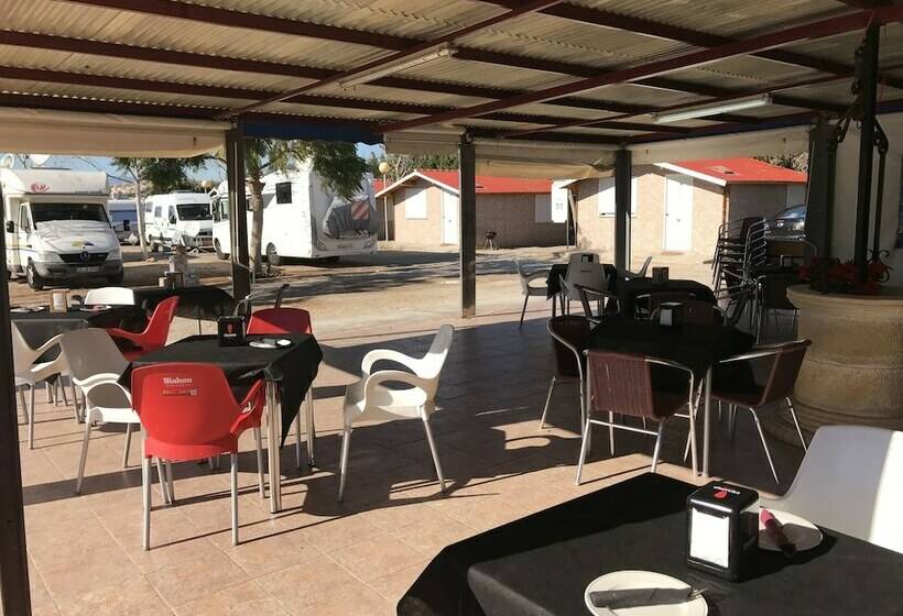 هتل Camping Balneario Los Delfines