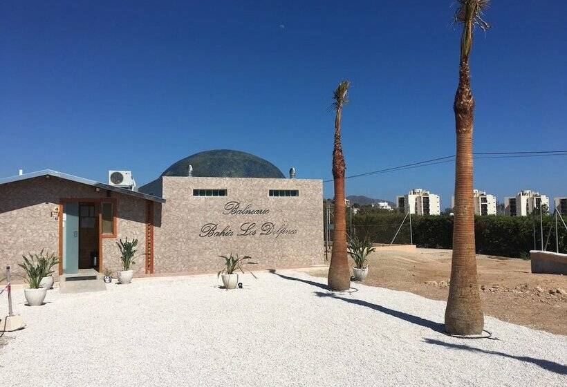 هتل Camping Balneario Los Delfines