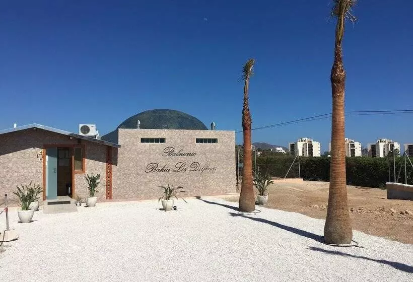 هتل Camping Balneario Los Delfines