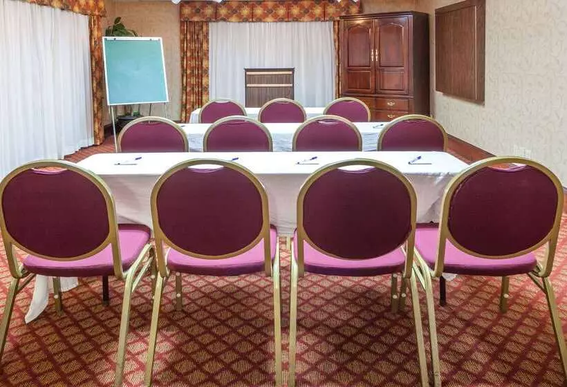 호텔 Baymont By Wyndham Covington