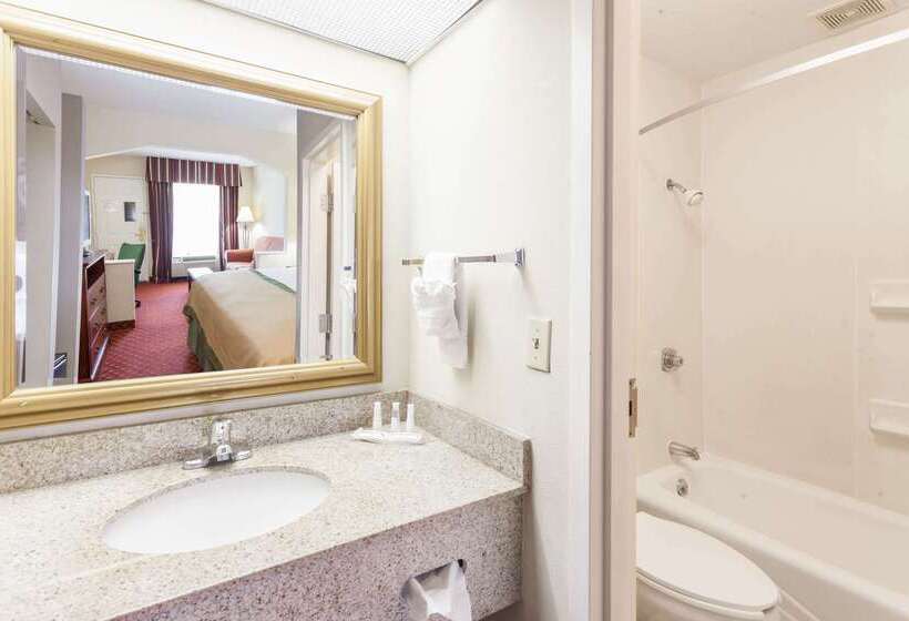 Отель Baymont By Wyndham Covington