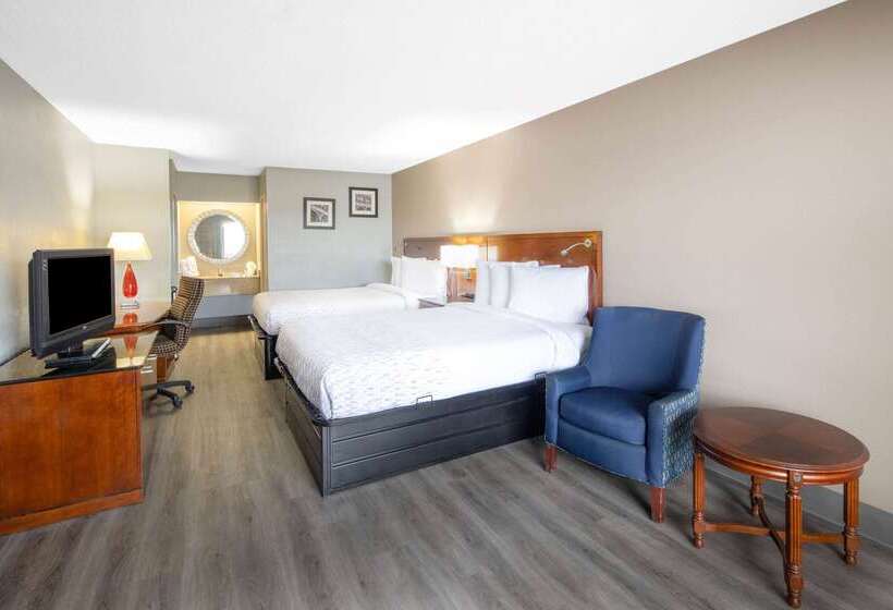 Отель Baymont By Wyndham Covington