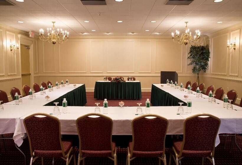 בית מלון כפרי Boxboro Regency