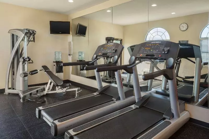 هتل Country Inn & Suites By Radisson, Greenfield, In