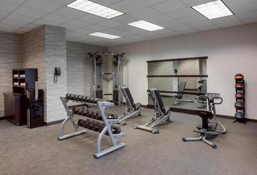 בית מלון כפרי Courtyard By Marriott Boston Logan Airport