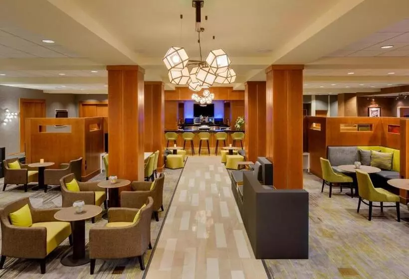 בית מלון כפרי Courtyard By Marriott Boston Logan Airport