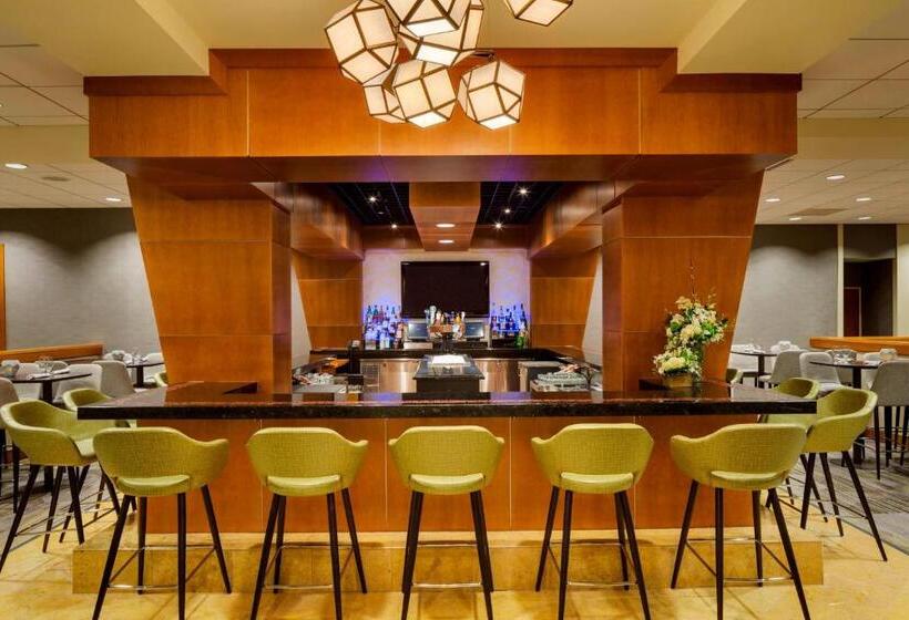 Отель Courtyard By Marriott Boston Logan Airport