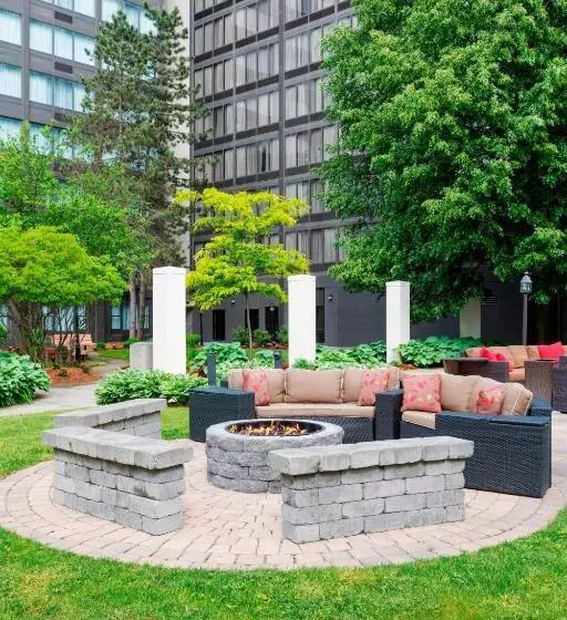 בית מלון כפרי Courtyard By Marriott Boston Logan Airport