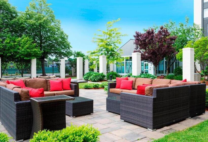 Отель Courtyard By Marriott Boston Logan Airport