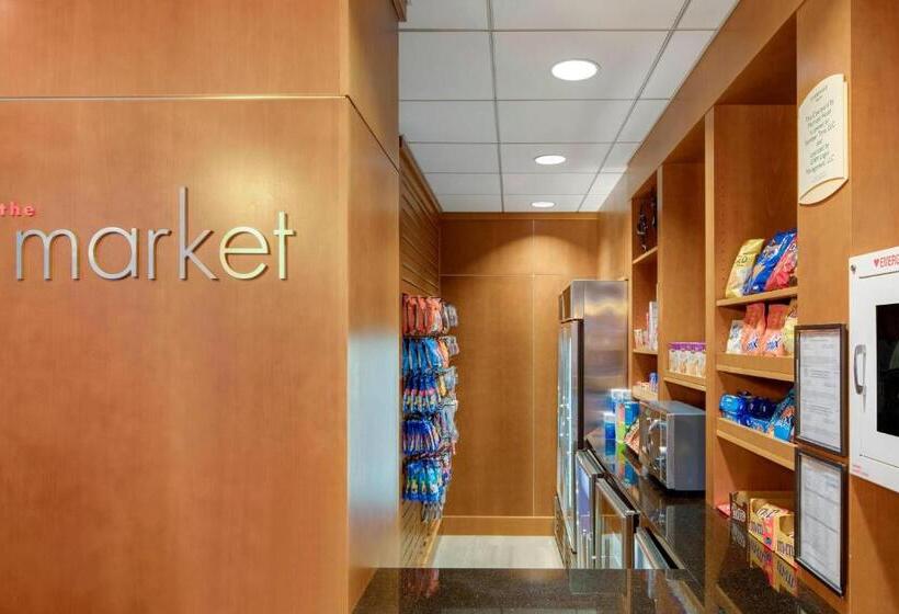 Отель Courtyard By Marriott Boston Logan Airport