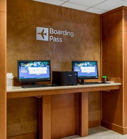 Отель Courtyard By Marriott Boston Logan Airport