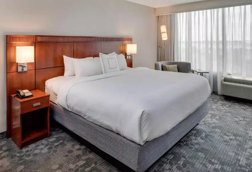 בית מלון כפרי Courtyard By Marriott Boston Logan Airport
