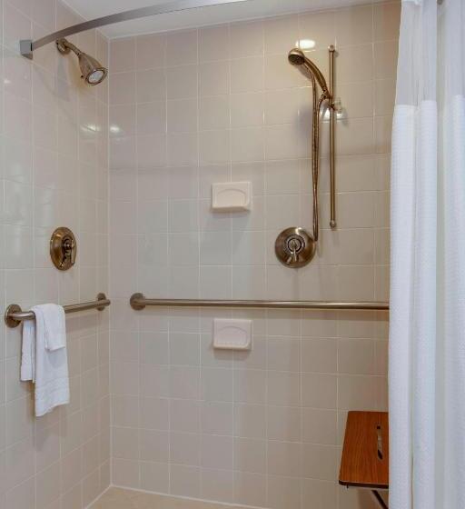 Отель Courtyard By Marriott Boston Logan Airport