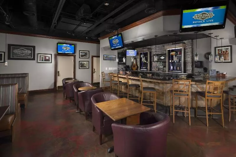 בית מלון כפרי Four Points By Sheraton Kansas City Airport