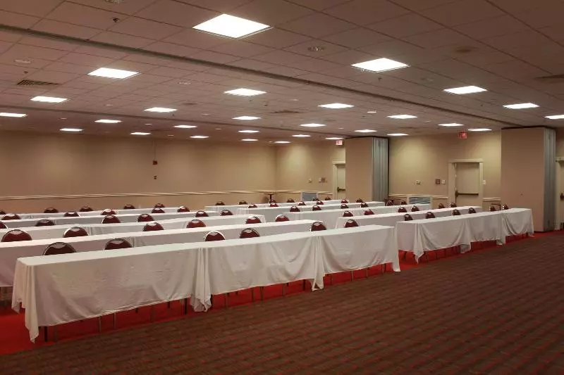 בית מלון כפרי Four Points By Sheraton Kansas City Airport