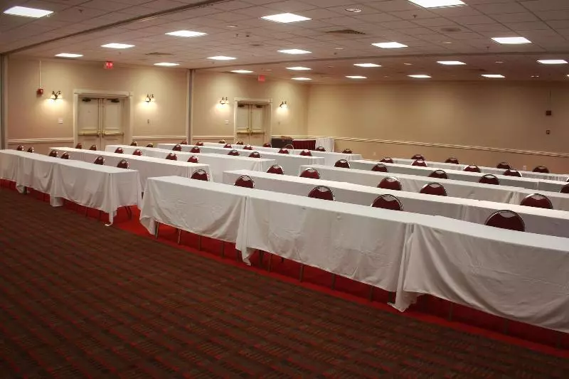 בית מלון כפרי Four Points By Sheraton Kansas City Airport