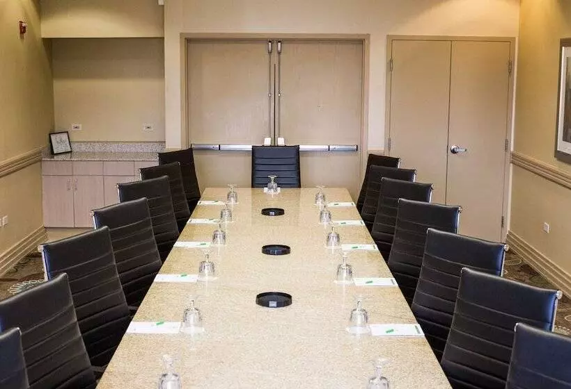 호텔 Holiday Inn & Suites Bolingbrook, An Ihg