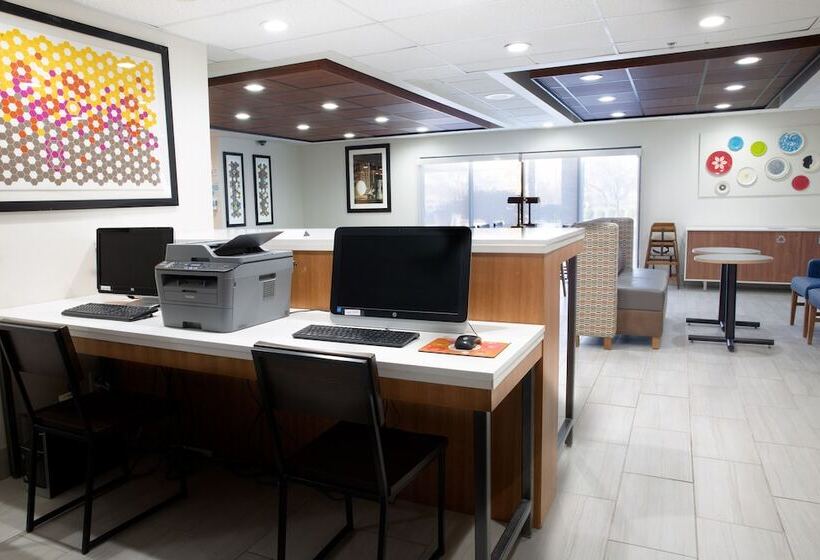 בית מלון כפרי Holiday Inn Express & Suites Dayton Huber Heights By Ihg