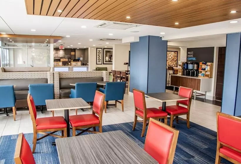 Отель Holiday Inn Express   Allentown North, An Ihg