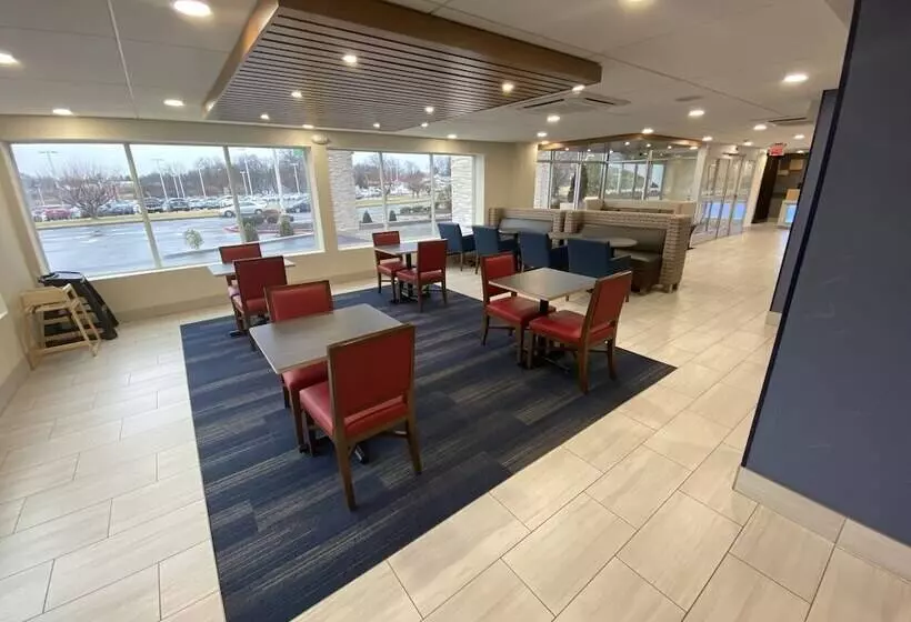 Отель Holiday Inn Express   Allentown North, An Ihg