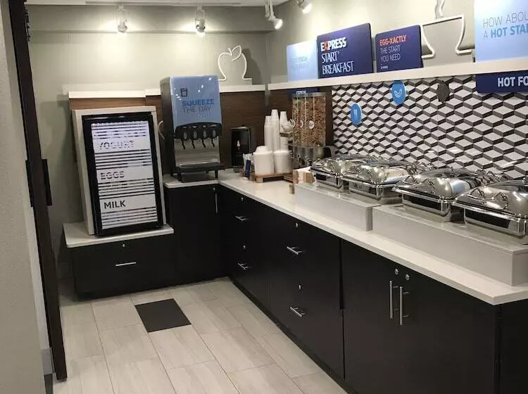 Отель Holiday Inn Express   Allentown North, An Ihg