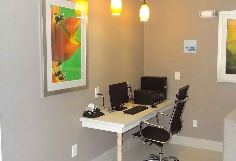 Holiday Inn Express Hotel Kansas City Bonner Springs, An Ihg