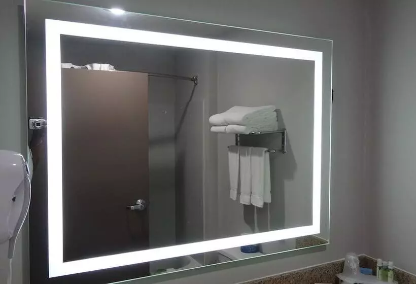 Holiday Inn Express Hotel Kansas City Bonner Springs, An Ihg